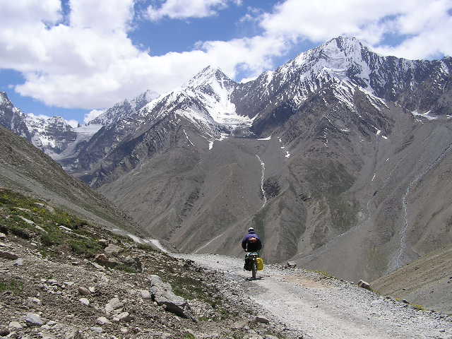 Heading Down the Kunzum La